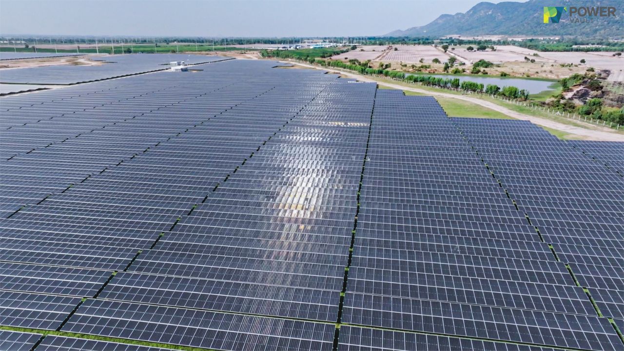 ตัวอย่างการติดตั้ง solar farm จาก powervault